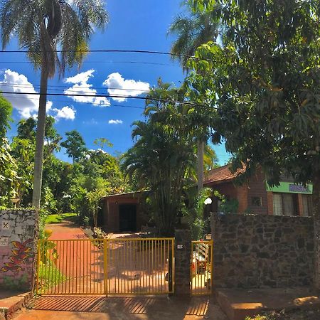 Garden Stone Hostel Puerto Iguazu Luaran gambar