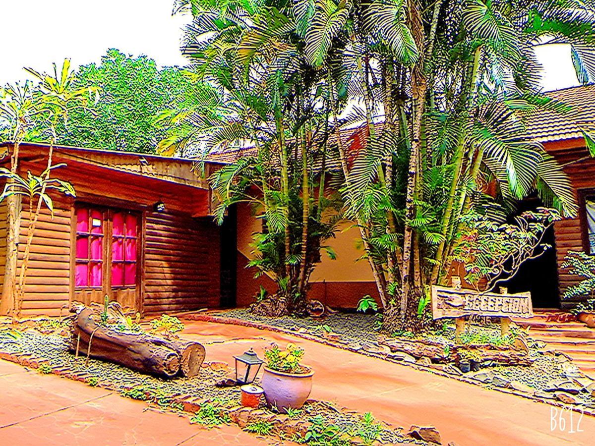 Garden Stone Hostel Puerto Iguazu Luaran gambar