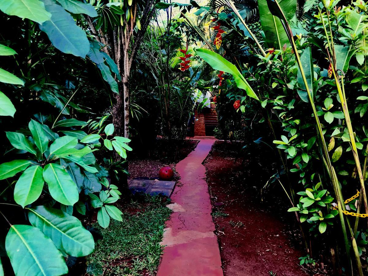 Garden Stone Hostel Puerto Iguazu Luaran gambar